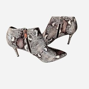 Jessica Simpson Snake-Print Pointed Ankle Booties - Black & Gray 10M